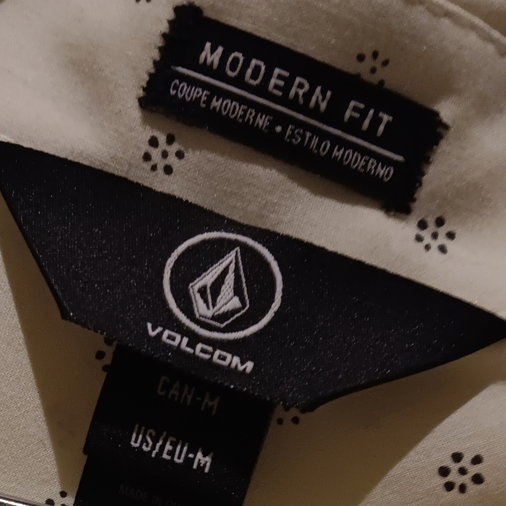 VOLCOM button down - Picture 7 of 9